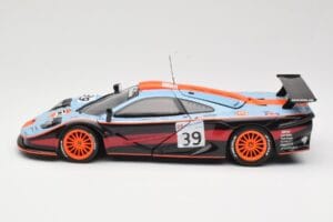 McLaren F1 GTR #39 Gulf R. Bellm / A. Gilbert / M. Sekiya 24 Hours of Le Mans 1997 UT Models 1:18 39725 Metall — bild 4 av 8