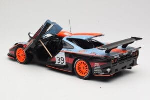 McLaren F1 GTR #39 Gulf R. Bellm / A. Gilbert / M. Sekiya 24 Hours of Le Mans 1997 UT Models 1:18 39725 Metall — bild 5 av 8