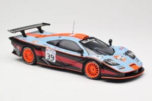 McLaren F1 GTR #39 Gulf R. Bellm / A. Gilbert / M. Sekiya 24 Hours of Le Mans 1997 UT Models 1:18 39725 Metall — bild 6 av 8