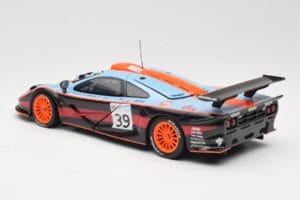 McLaren F1 GTR #39 Gulf R. Bellm / A. Gilbert / M. Sekiya 24 Hours of Le Mans 1997 UT Models 1:18 39725 Metall — bild 7 av 8