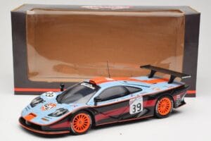 McLaren F1 GTR #39 Gulf R. Bellm / A. Gilbert / M. Sekiya 24 Hours of Le Mans 1997 UT Models 1:18 39725 Metall — bild 8 av 8