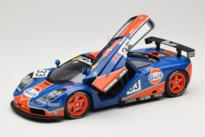 McLaren F1 GTR Gulf #33 R. Bellm / M. Weaver / J-J. Lehto 24 Hours of Le Mans 1996 UT Models 1:18 530161833 Metall — bild 2 av 8
