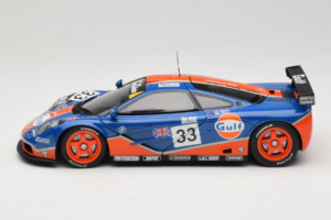 McLaren F1 GTR Gulf #33 R. Bellm / M. Weaver / J-J. Lehto 24 Hours of Le Mans 1996 UT Models 1:18 530161833 Metall — bild 4 av 8