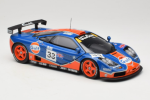McLaren F1 GTR Gulf #33 R. Bellm / M. Weaver / J-J. Lehto 24 Hours of Le Mans 1996 UT Models 1:18 530161833 Metall — bild 6 av 8