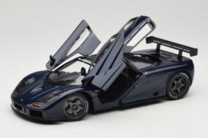 McLaren F1 GTR Le Mans Edition Lila UT Models 1:18 MCLAREN001 Metall — bild 2 av 8