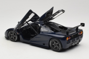 McLaren F1 GTR Le Mans Edition Lila UT Models 1:18 MCLAREN001 Metall — bild 5 av 8