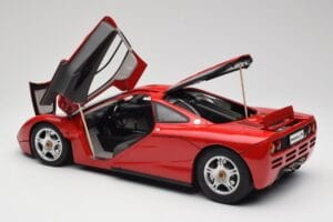 McLaren F1 Röd Minichamps 1:12 530133125 Metall — bild 6 av 9