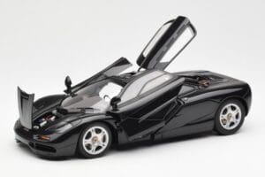 McLaren F1 Road Car Svart AUTOart 1:18 76002 Metall — bild 2 av 8