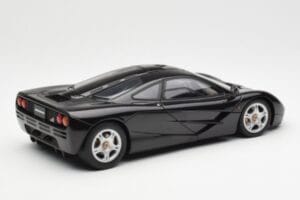 McLaren F1 Road Car Svart AUTOart 1:18 76002 Metall — bild 3 av 8
