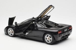 McLaren F1 Road Car Svart AUTOart 1:18 76002 Metall — bild 5 av 8