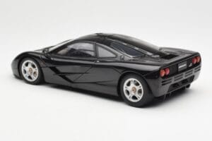 McLaren F1 Road Car Svart AUTOart 1:18 76002 Metall — bild 7 av 8