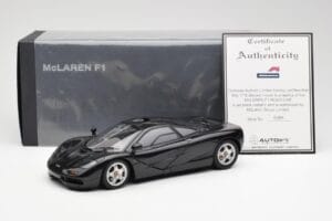 McLaren F1 Road Car Svart AUTOart 1:18 76002 Metall — bild 8 av 8