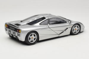 McLaren F1 Silver UT Models 1:18 530133180-R1 Metall — bild 3 av 8
