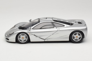 McLaren F1 Silver UT Models 1:18 530133180-R1 Metall — bild 4 av 8
