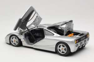 McLaren F1 Silver UT Models 1:18 530133180-R1 Metall — bild 5 av 8