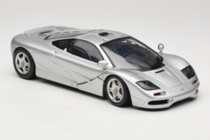 McLaren F1 Silver UT Models 1:18 530133180-R1 Metall — bild 6 av 8