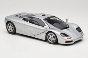 McLaren F1 Silver UT Models 1:18 530133180 Metall — bild 6 av 8