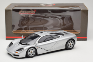 McLaren F1 Silver UT Models 1:18 530133180 Metall — bild 8 av 8