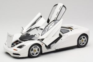 McLaren F1 Vit Minichamps 1:18 530133424 Metall — bild 2 av 8