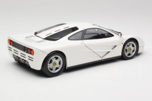 McLaren F1 Vit Minichamps 1:18 530133424 Metall — bild 3 av 8