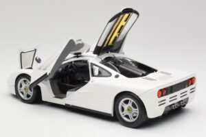 McLaren F1 Vit Minichamps 1:18 530133424 Metall — bild 5 av 8