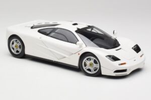 McLaren F1 Vit Minichamps 1:18 530133424 Metall — bild 6 av 8