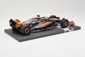 McLaren MCL60 #81 O. Piastri F1 2023 Minichamps 1:18 537231881 Metall — bild 3 av 6