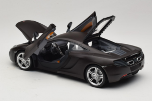 McLaren MP4-12C Matt Black Minichamps 1:18 110133021 Metall — bild 5 av 8
