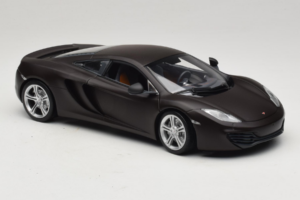 McLaren MP4-12C Matt Black Minichamps 1:18 110133021 Metall — bild 6 av 8