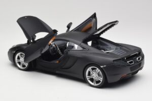 McLaren MP4-12C Matt Satellite Grå Minichamps 1:18 110133024 Metall — bild 5 av 8