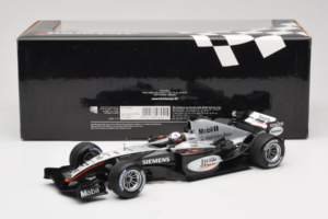 McLaren MP4-19 Mercedes J.P. Montoya Test Car 2005 Minichamps 1:18 533051880 Metall — bild 6 av 7