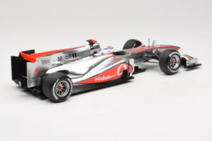 McLaren MP4-25 Mercedes #1 J. Button Vodafone McLaren Showcar F1 2010 Minichamps 1:18 530101801 Metall — bild 2 av 7