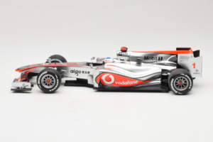 McLaren MP4-25 Mercedes #1 J. Button Vodafone McLaren Showcar F1 2010 Minichamps 1:18 530101801 Metall — bild 3 av 7