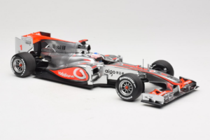 McLaren MP4-25 Mercedes #1 J. Button Vodafone McLaren Showcar F1 2010 Minichamps 1:18 530101801 Metall — bild 4 av 7
