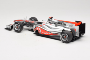McLaren MP4-25 Mercedes #1 J. Button Vodafone McLaren Showcar F1 2010 Minichamps 1:18 530101801 Metall — bild 5 av 7