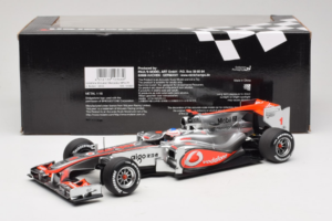 McLaren MP4-25 Mercedes #1 J. Button Vodafone McLaren Showcar F1 2010 Minichamps 1:18 530101801 Metall — bild 6 av 7