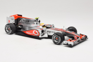 McLaren MP4-25 Mercedes #2 L. Hamilton Vodafone McLaren F1 2010 Minichamps 1:18 530101802 Metall — bild 4 av 7