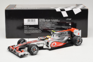 McLaren MP4-25 Mercedes #2 L. Hamilton Vodafone McLaren F1 2010 Minichamps 1:18 530101802 Metall — bild 6 av 7