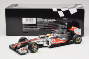 McLaren MP4-26 Mercedes #3 L. Hamilton Vodafone McLaren F1 2011 Minichamps 1:18 530111803 Metall — bild 6 av 7