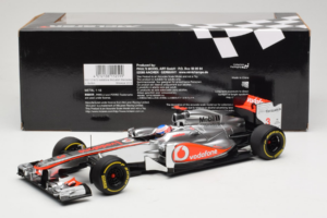 McLaren MP4-27 Mercedes #3 J. Button Vodafone McLaren Showcar F1 2012 Minichamps 1:18 530121873 Metall — bild 6 av 7