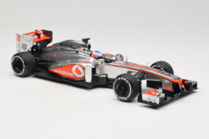 McLaren MP4-28 Mercedes #5 J. Button Vodafone McLaren F1 2013 Minichamps 1:18 530131805 Metall — bild 4 av 7