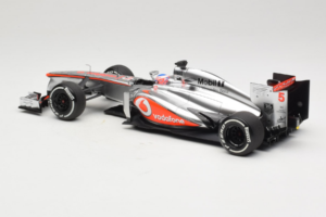 McLaren MP4-28 Mercedes #5 J. Button Vodafone McLaren F1 2013 Minichamps 1:18 530131805 Metall — bild 5 av 7