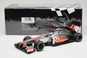 McLaren MP4-28 Mercedes #5 J. Button Vodafone McLaren F1 2013 Minichamps 1:18 530131805 Metall — bild 6 av 7
