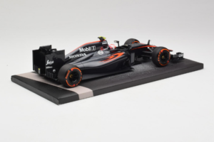 McLaren MP4-30 Honda #22 J. Button McLaren Honda F1 Team Spanish Grand Prix 2015 Minichamps 1:18 537151122 Metall — bild 3 av 7