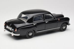 Mercedes 180 W120 Ponton Svart Revell 1:18 08973 Metall — bild 3 av 8