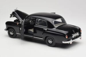 Mercedes 180 W120 Ponton Svart Revell 1:18 08973 Metall — bild 5 av 8