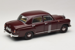 Mercedes 180 Ponton Mörkröd Revell 1:18 08876 Metall — bild 2 av 6