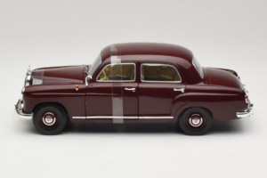 Mercedes 180 Ponton Mörkröd Revell 1:18 08876 Metall — bild 3 av 6