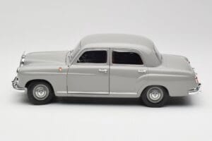 Mercedes 180 W120 Ponton Graphite Grey Revell 1:18 08974 Metall — bild 4 av 8