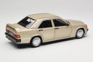 Mercedes 190E W201 2.3-16 Smoke Silver Metallic Norev 1:18 183831 Metall — bild 3 av 8